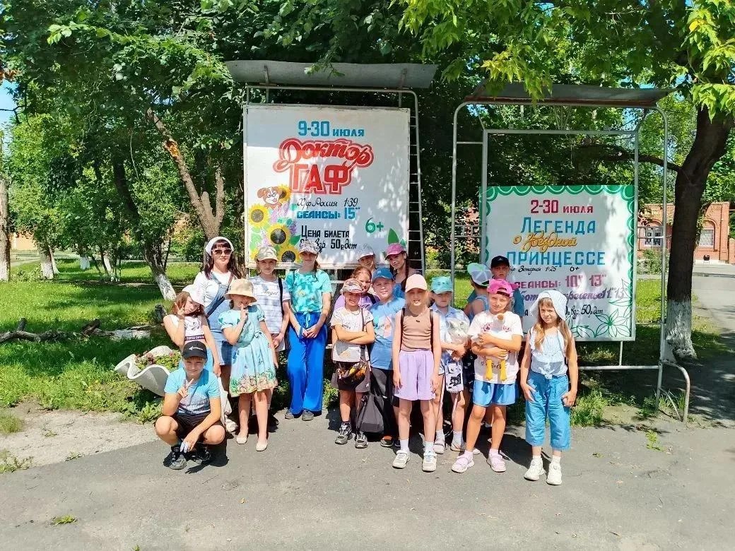 «Кинодень в лагере: приключения с доктором Гав»