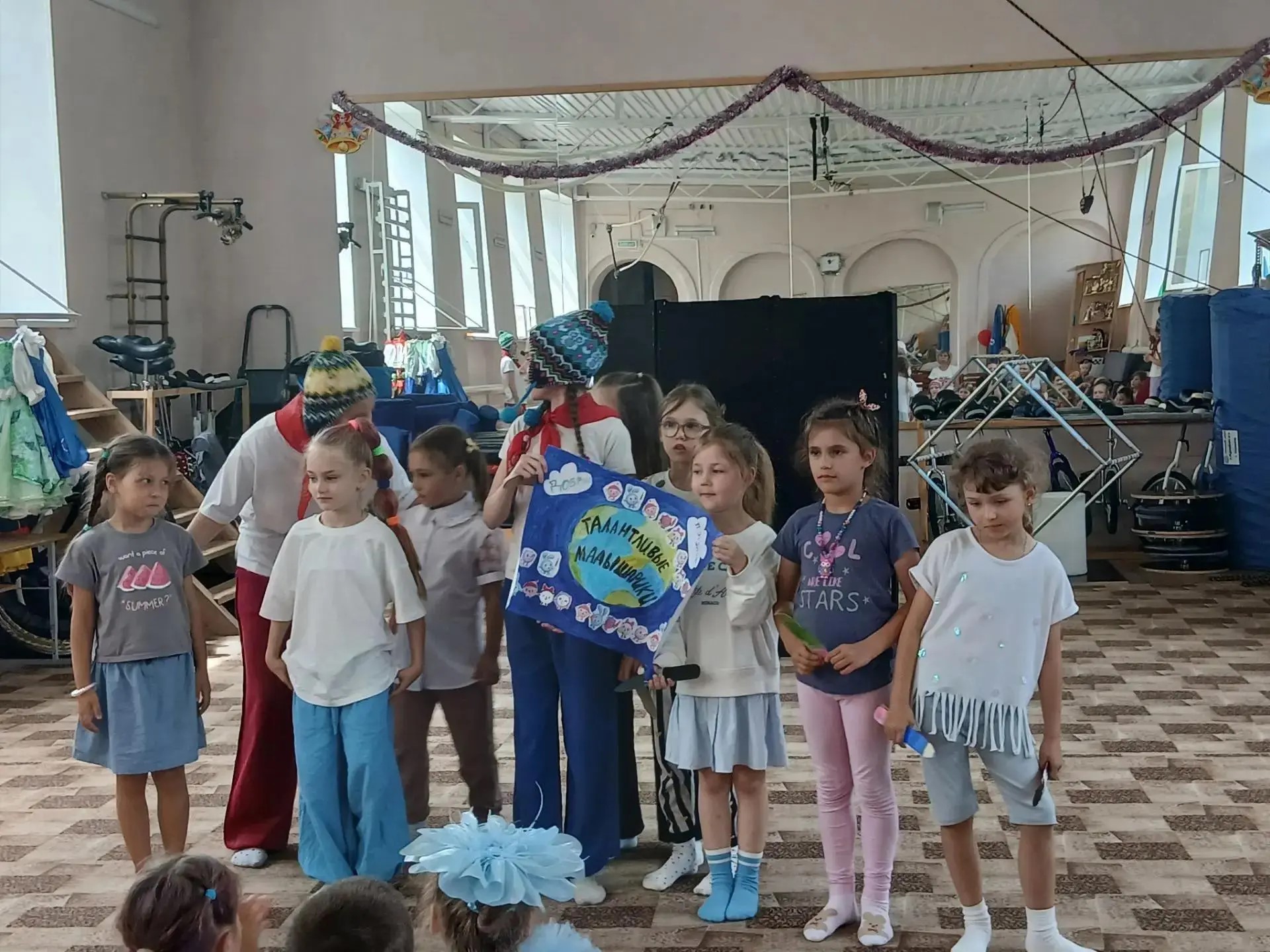 Как отряды покоряли сцену…